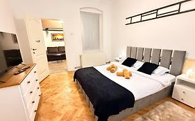 Intimo Oldtown Romantic Apartment